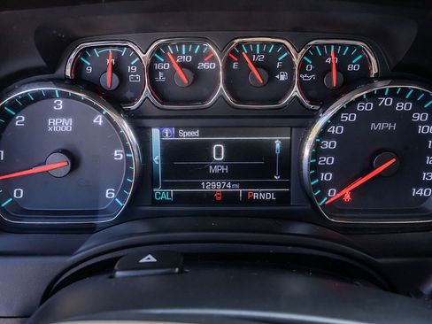 Used 2018 Chevrolet Suburban LT image 33