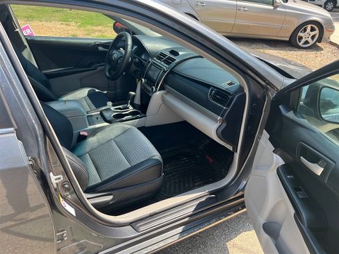 Used 2012 Toyota Camry LE FWD image 14