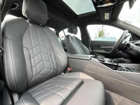 Used 2024 BMW 540i xDrive w/ Premium Package AWD/4WD image 27