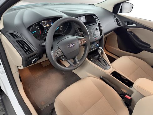 Used 2016 Ford Focus SE FWD image 4