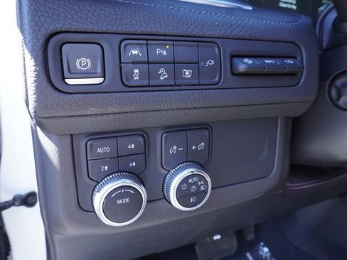 Certified 2022 GMC Yukon Denali image 18