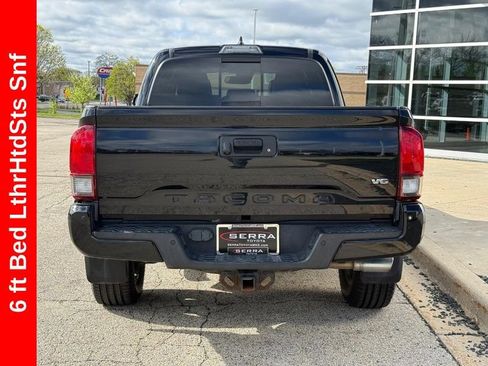 Used 2019 Toyota Tacoma TRD Sport w/ TRD Premium Sport Package AWD/4WD image 4