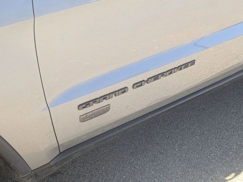 Used 2016 Jeep Grand Cherokee Laredo 75th Anniversary image 10