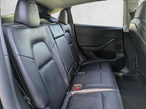 Used 2022 Tesla Model Y Long Range image 20
