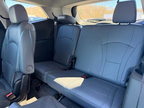 Used 2019 Buick Enclave Essence image 17