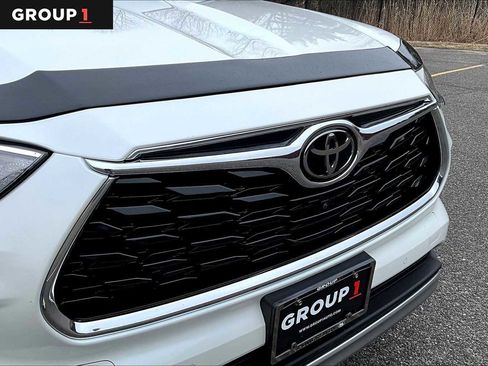 Used 2021 Toyota Highlander Platinum image 32