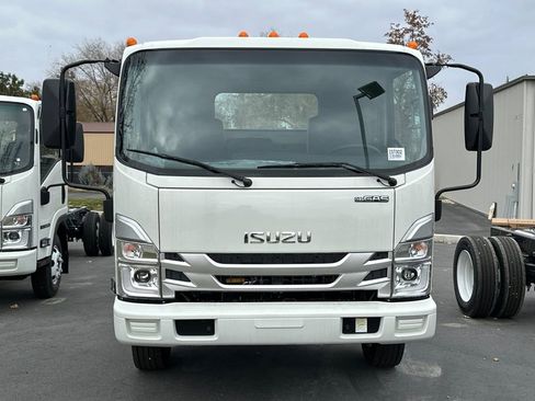 New 2026 Isuzu NPR image 3