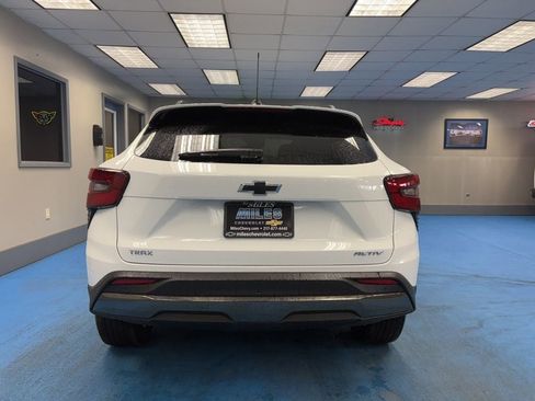 New 2026 Chevrolet Trax ACTIV w/ Sunroof Package FWD image 7