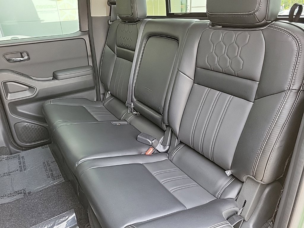 Certified 2024 Nissan Frontier SL w/ Technology Package RWD image 11