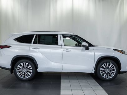 New 2026 Toyota Highlander Platinum