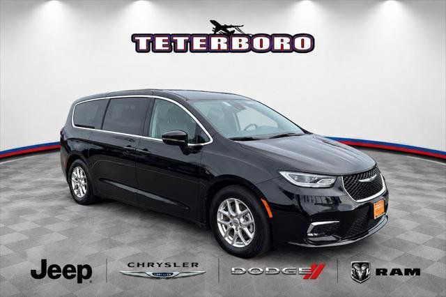 Certified 2024 Chrysler Pacifica Touring-L FWD image 1
