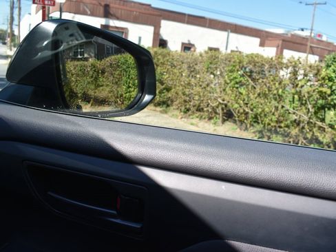 Used 2024 Toyota Highlander LE image 21