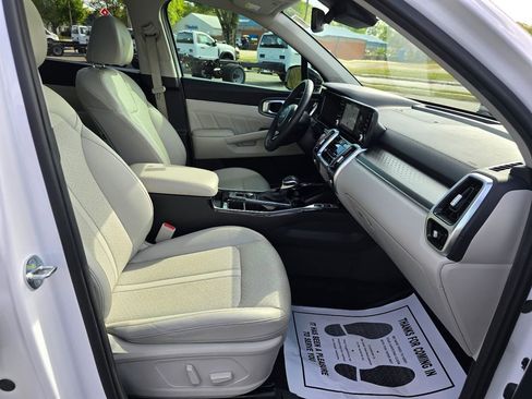 Used 2023 Kia Sorento SX AWD/4WD image 14