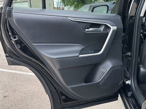 Certified 2025 Toyota RAV4 XLE FWD image 33