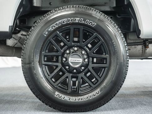 Certified 2022 Ford F250 Lariat w/ Black Appearance Package image 23