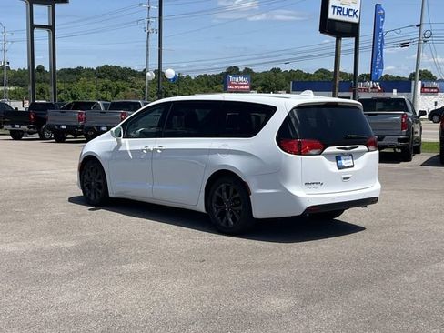 Used 2020 Chrysler Pacifica Touring w/ S Appearance Package FWD image 8