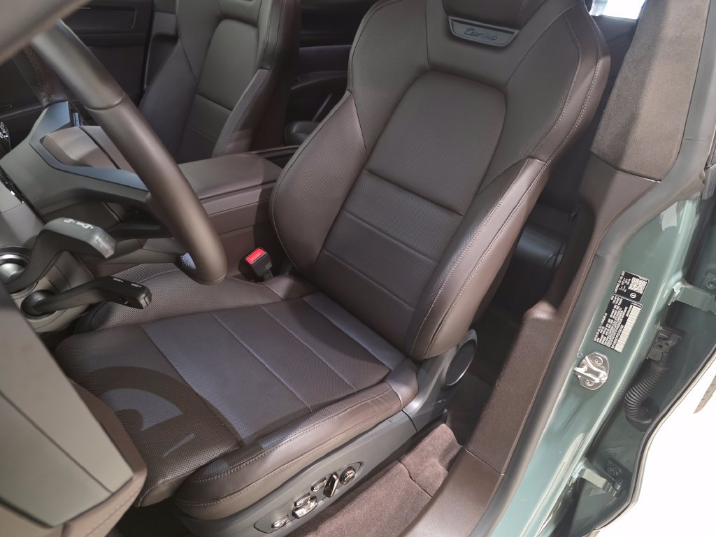 Certified 2026 Porsche Cayenne Turbo AWD/4WD image 19