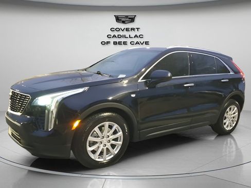 Certified 2021 Cadillac XT4 Luxury w/ Cold Weather Package image 3