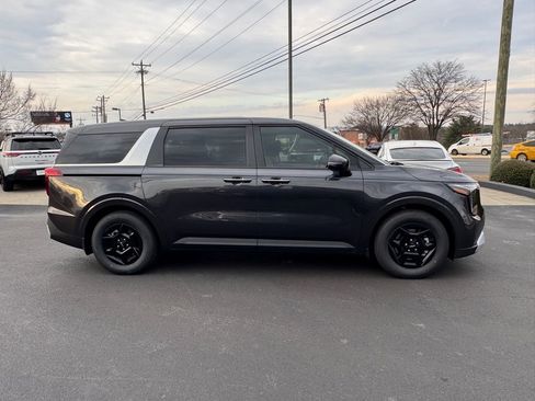 New 2026 Kia Carnival image 2