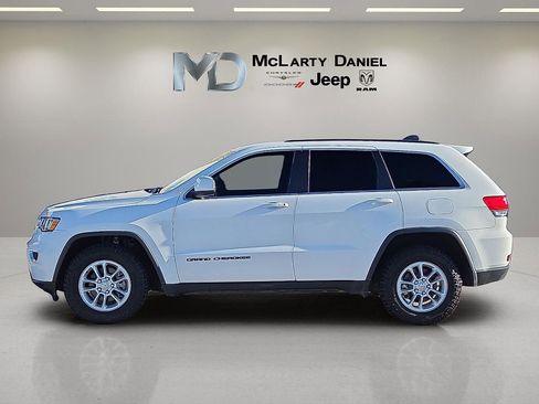 Used 2018 Jeep Grand Cherokee Laredo image 3