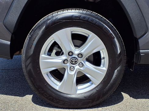 Used 2021 Toyota RAV4 XLE w/ Convenience Package FWD image 7