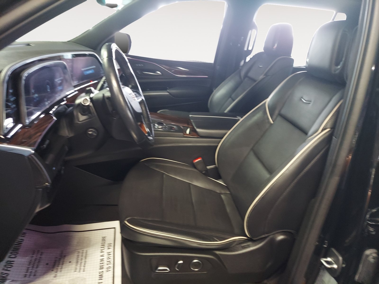 Used 2023 Cadillac Escalade Premium Luxury RWD image 23