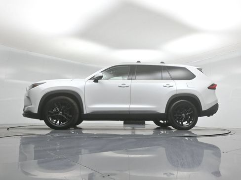Used 2024 Toyota Grand Highlander AWD Hybrid image 8
