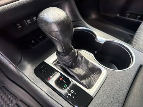Used 2019 Toyota Highlander LE FWD image 24