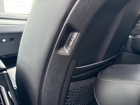 Used 2023 Kia Sorento SX image 35