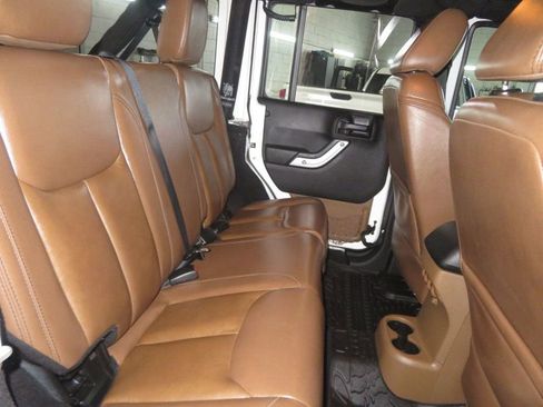 Used 2014 Jeep Wrangler Unlimited Sahara w/ Max Tow Package AWD/4WD image 30