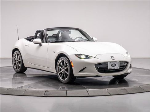 Used 2023 MAZDA MX-5 Miata Grand Touring RWD image 7