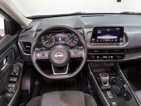 Used 2024 Nissan Rogue SV FWD image 11