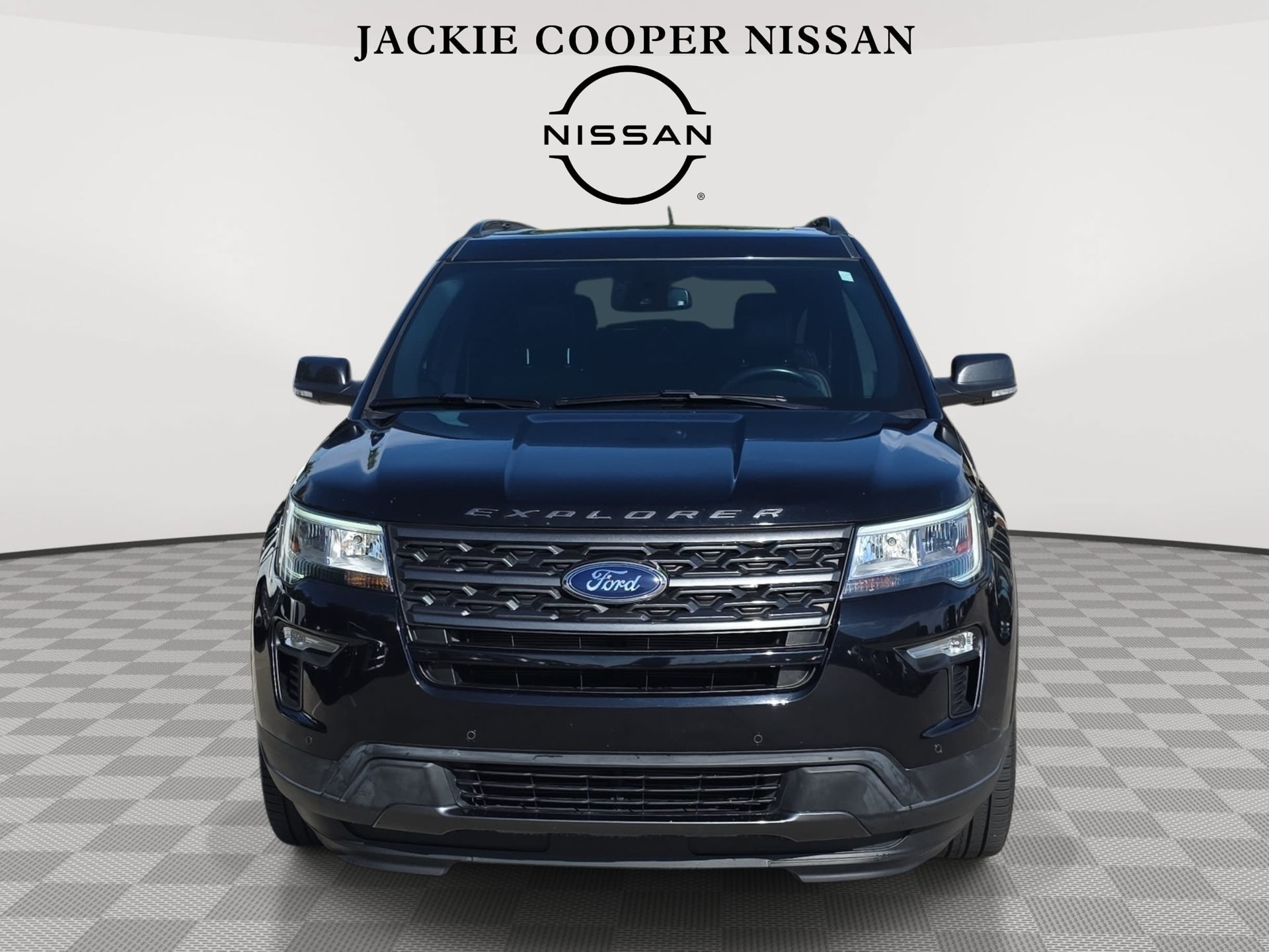 Used 2019 Ford Explorer XLT w/ Equipment Group 202A FWD image 2