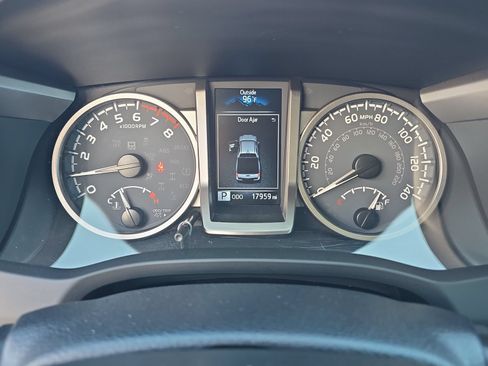Used 2023 Toyota Tacoma Limited AWD/4WD image 28
