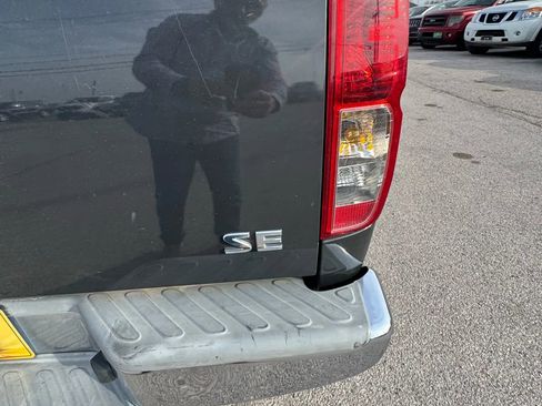 Used 2010 Nissan Frontier SE image 26