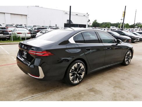 Used 2024 BMW 530i w/ Premium Package RWD image 8