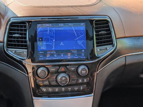 Used 2019 Jeep Grand Cherokee Summit w/ Platinum Series Group AWD/4WD image 19