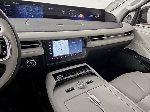 New 2025 Lincoln Navigator L Reserve AWD/4WD image 15