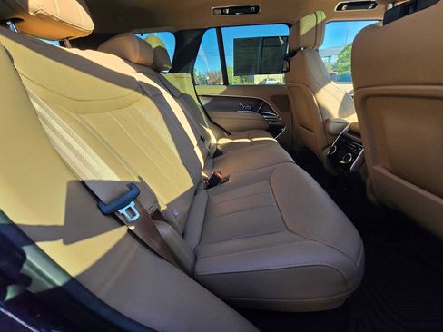 Used 2025 Land Rover Range Rover SE image 14