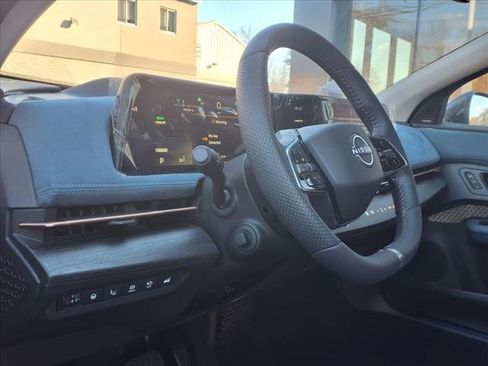 New 2025 Nissan Ariya Platinum image 9
