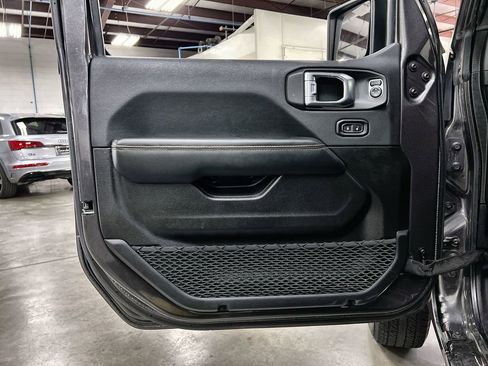 Used 2025 Jeep Wrangler Unlimited Sahara AWD/4WD image 14