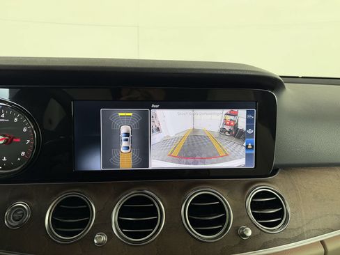 Used 2017 Mercedes-Benz E 300 4MATIC image 32