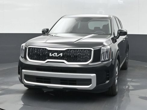 Used 2024 Kia Telluride LX FWD image 2