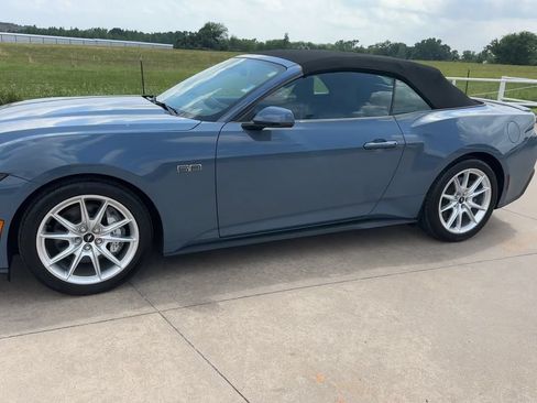 Used 2025 Ford Mustang GT Premium RWD image 5