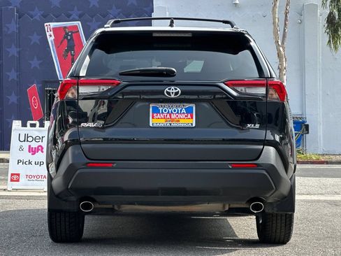 Used 2023 Toyota RAV4 XLE Premium FWD image 5