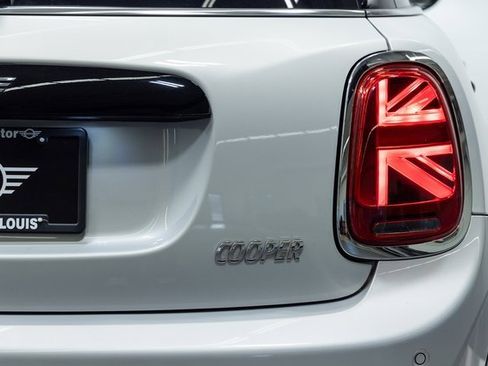 Used 2021 MINI Cooper 4-Door Hardtop image 8