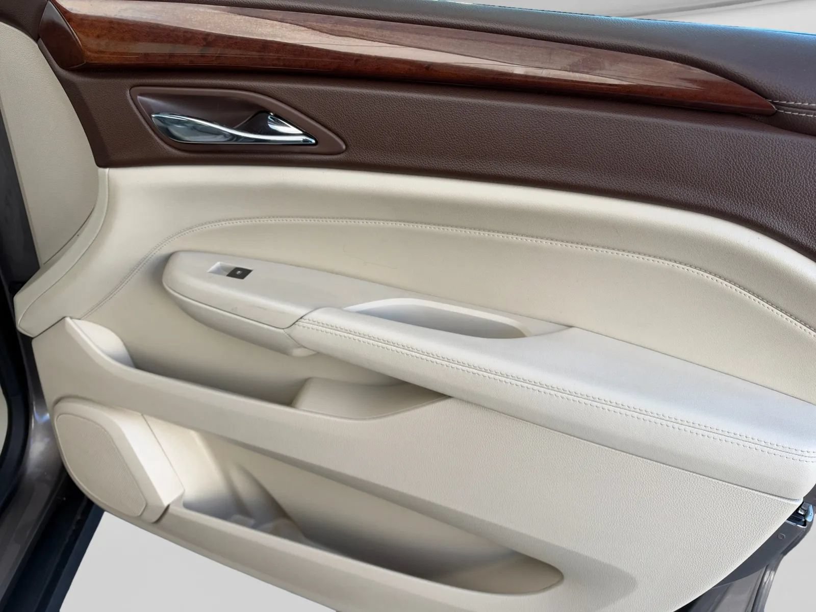 Used 2011 Cadillac SRX Luxury FWD image 23
