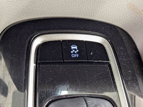 Used 2022 Toyota Corolla LE image 23