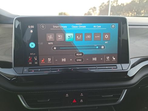 Certified 2024 Volkswagen Atlas SE image 21