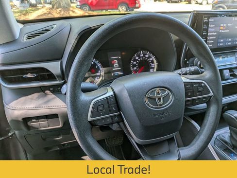 Used 2022 Toyota Highlander L FWD image 15